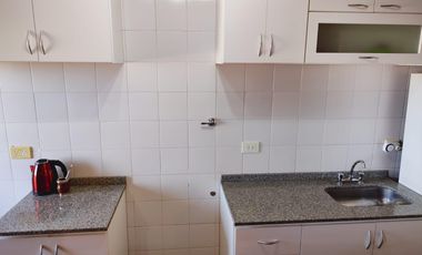 Departamento de tres ambientes con cochera a la venta en Torres Pueyrredon
