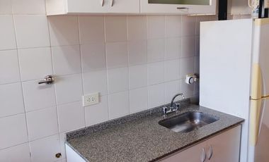 Departamento de tres ambientes con cochera a la venta en Torres Pueyrredon