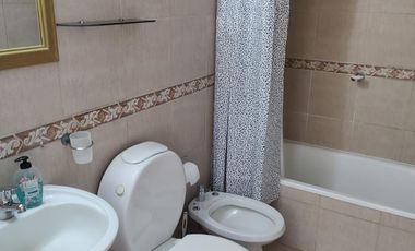 Departamento de tres ambientes con cochera a la venta en Torres Pueyrredon