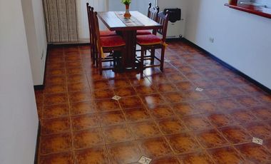 Departamento de tres ambientes con cochera a la venta en Torres Pueyrredon