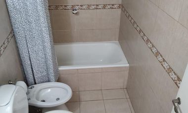Departamento de tres ambientes con cochera a la venta en Torres Pueyrredon