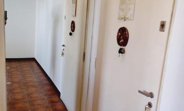 Departamento de tres ambientes con cochera a la venta en Torres Pueyrredon