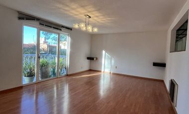 CASA EN VENTA EN LOMAS DE LAS PALMAS