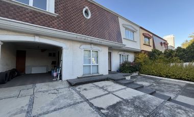 CASA EN VENTA EN LOMAS DE LAS PALMAS