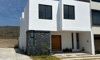 Se Vende Casa en Coto Foret, Zapopan Cerca de la Primavera