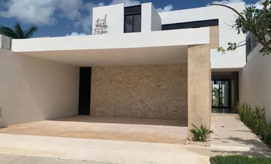 CASA CON PSICINA A 6 CUADRAS DEL CENTRO