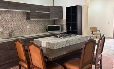 CASA CON PSICINA A 6 CUADRAS DEL CENTRO
