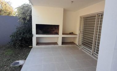 Casa en  alquiler tres dormitorios,  para septiembre, Urca, Zona norte