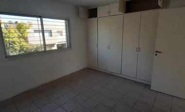Casa en  alquiler tres dormitorios,  para septiembre, Urca, Zona norte