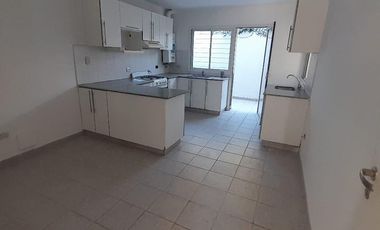 Casa en  alquiler tres dormitorios,  para septiembre, Urca, Zona norte