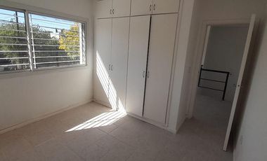 Casa en  alquiler tres dormitorios,  para septiembre, Urca, Zona norte