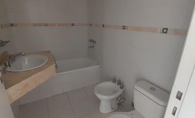 Casa en  alquiler tres dormitorios,  para septiembre, Urca, Zona norte