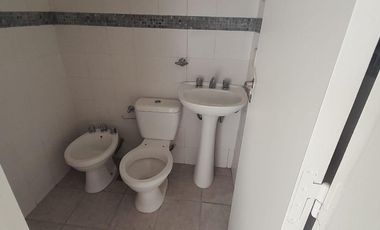 Casa en  alquiler tres dormitorios,  para septiembre, Urca, Zona norte