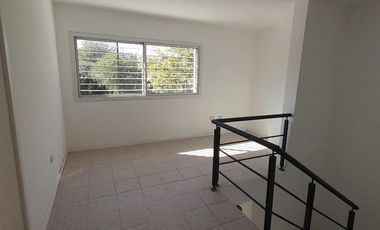 Casa en  alquiler tres dormitorios,  para septiembre, Urca, Zona norte