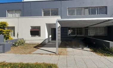 Casa en  alquiler tres dormitorios,  para septiembre, Urca, Zona norte