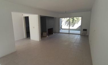 Casa en  alquiler tres dormitorios,  para septiembre, Urca, Zona norte