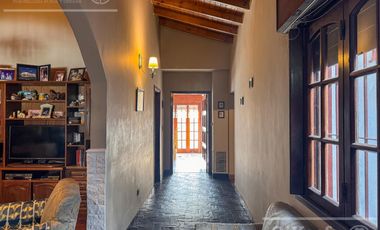 Casa en venta de 3 amb con Jardin y Quincho, Bernal. - apta crédito!