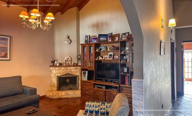Casa en venta de 3 amb con Jardin y Quincho, Bernal. - apta crédito!