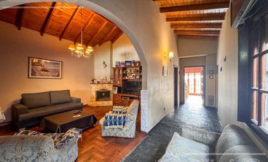 Casa en venta de 3 amb con Jardin y Quincho, Bernal. - apta crédito!