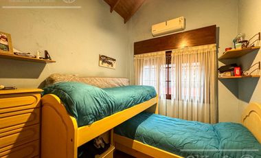 Casa en venta de 3 amb con Jardin y Quincho, Bernal. - apta crédito!