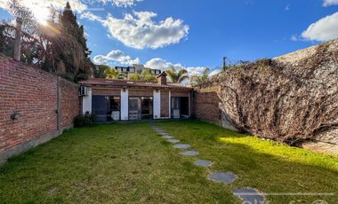 Casa en venta de 3 amb con Jardin y Quincho, Bernal. - apta crédito!