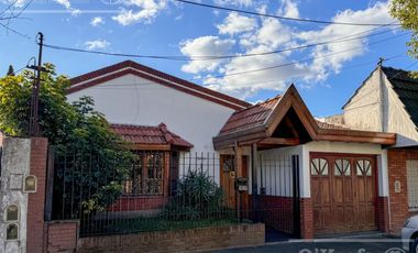Casa en venta de 3 amb con Jardin y Quincho, Bernal. - apta crédito!