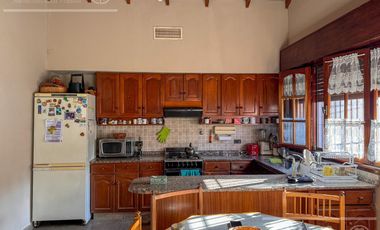 Casa en venta de 3 amb con Jardin y Quincho, Bernal. - apta crédito!