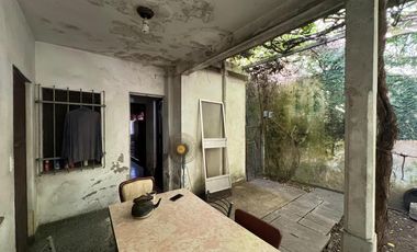 Casa de tres ambientes a reciclar en Venta