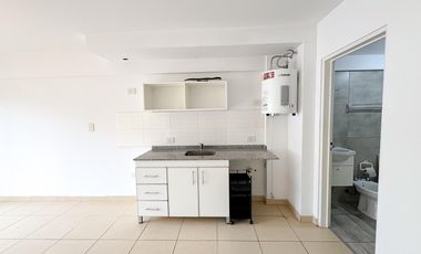 Alquiler departamento monoambiente con balcón en Morón.