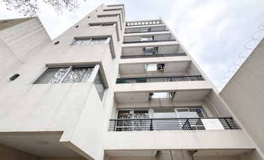 Alquiler departamento monoambiente con balcón en Morón.