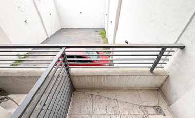 Alquiler departamento monoambiente con balcón en Morón.
