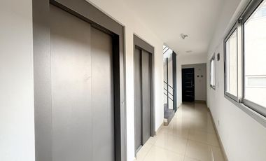 Alquiler departamento monoambiente con balcón en Morón.