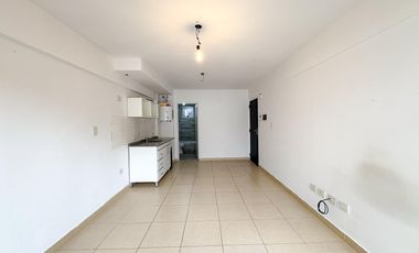 Alquiler departamento monoambiente con balcón en Morón.