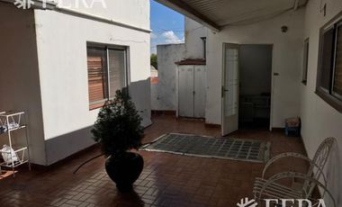 Venta inmueble:  local galpón dos departamentos  Wilde 23959