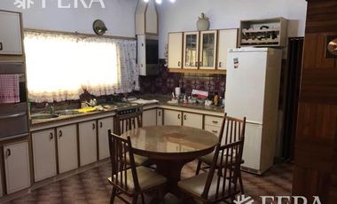 Venta inmueble:  local galpón dos departamentos  Wilde 23959