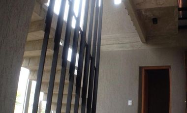 Casa amoblada en alquiler, barrio San Benito, lote al río