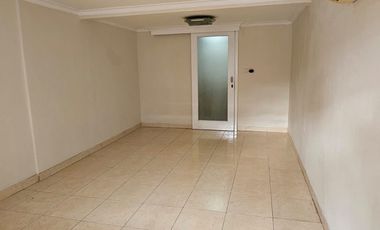 Rumah pik1 fully furnished dengan kolam renang pribadi