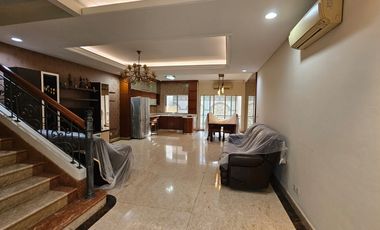 Rumah pik1 fully furnished dengan kolam renang pribadi