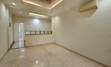 Rumah pik1 fully furnished dengan kolam renang pribadi