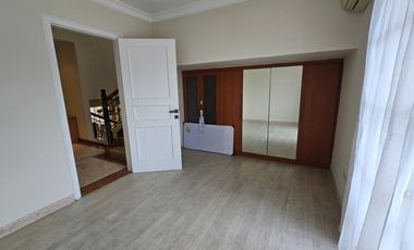 Rumah pik1 fully furnished dengan kolam renang pribadi