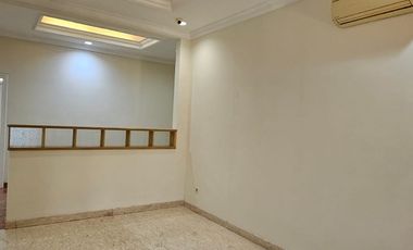 Rumah pik1 fully furnished dengan kolam renang pribadi