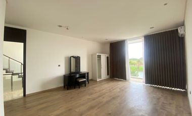 Hunian mewah dengan pemandangan lapangan golf & laut