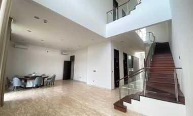 Hunian mewah dengan pemandangan lapangan golf & laut