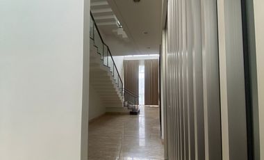 Hunian mewah dengan pemandangan lapangan golf & laut