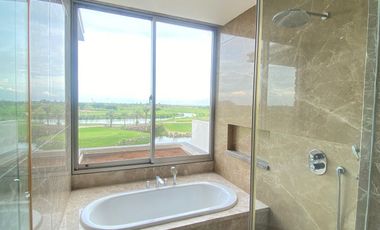 Hunian mewah dengan pemandangan lapangan golf & laut