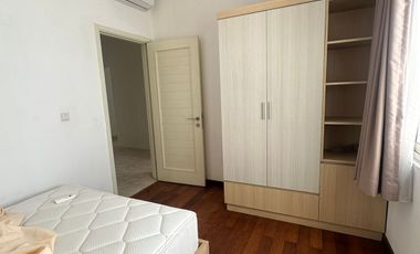 Disewakan Rumah di Pik 1, strategis dekat dengan tol, mall & pasar