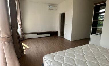 Disewakan Rumah di Pik 1, strategis dekat dengan tol, mall & pasar