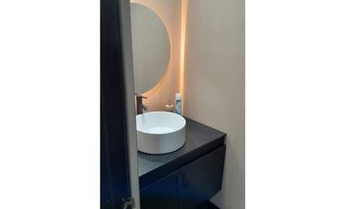 ARRIENDO REMODELADA Oficina *CENTRO 93*