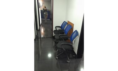 ARRIENDO REMODELADA Oficina *CENTRO 93*