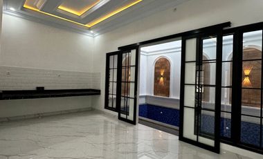 Rumah Modern American Classic kolam renang dalam townhouse